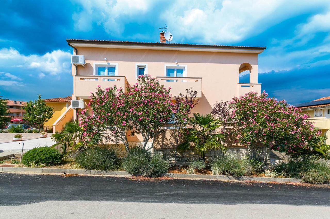 Apartmani Luka Kornić Екстериор снимка